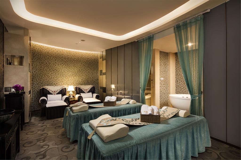 Royal Century Hotel 5*