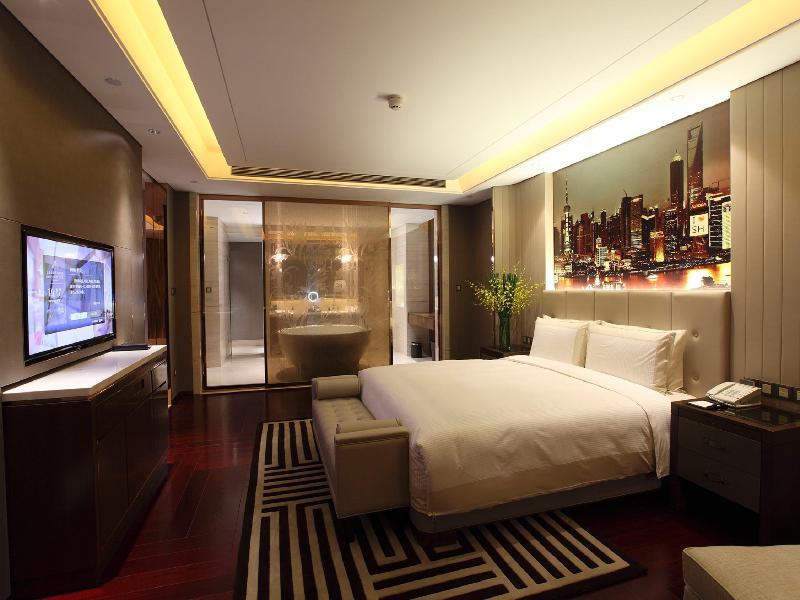 Royal Century Hotel 5*